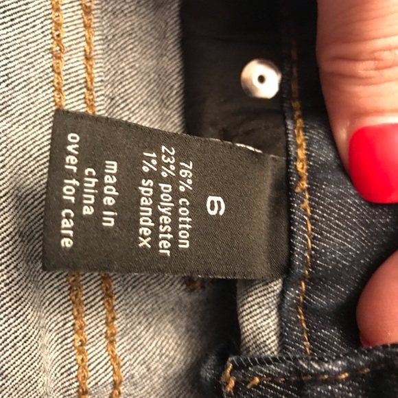 The Limited dark denim jeans with cuff in size 6. - Picture 4 of 8